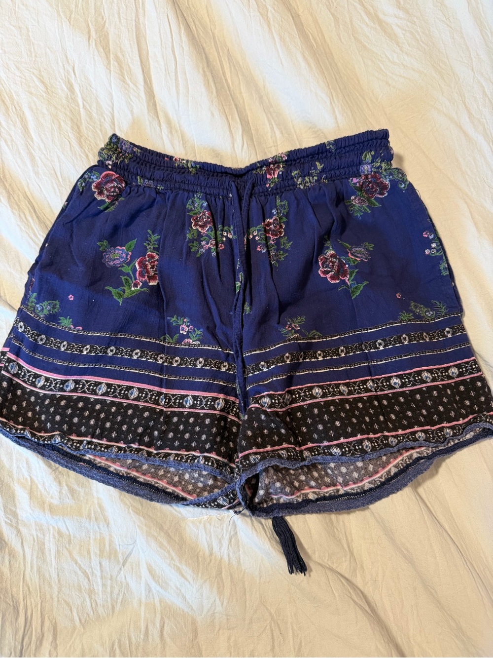 Francesca's Collections Navy Floral Border-Print High-Waist Shorts